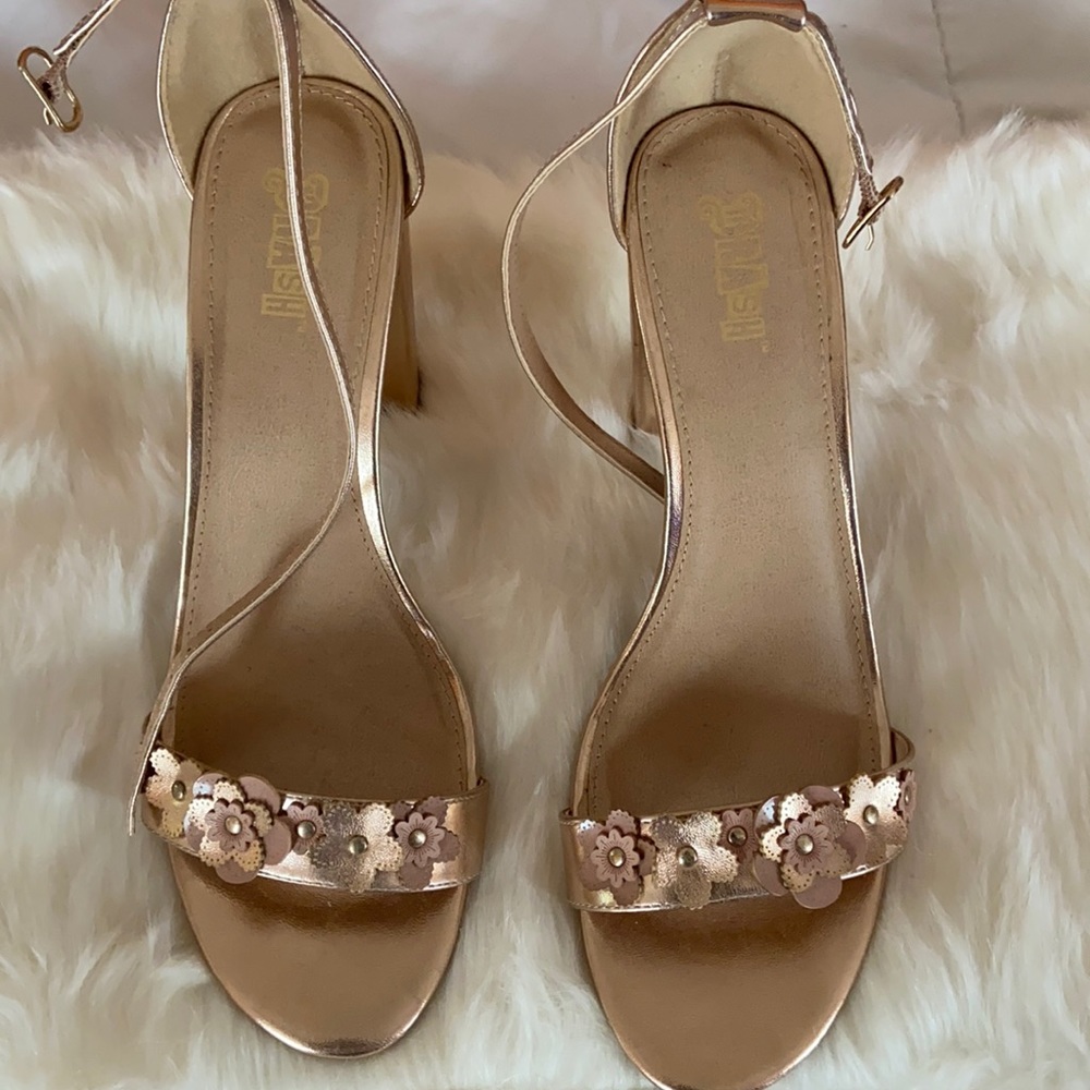 Rose Gold - only 1 day used. Great deal!